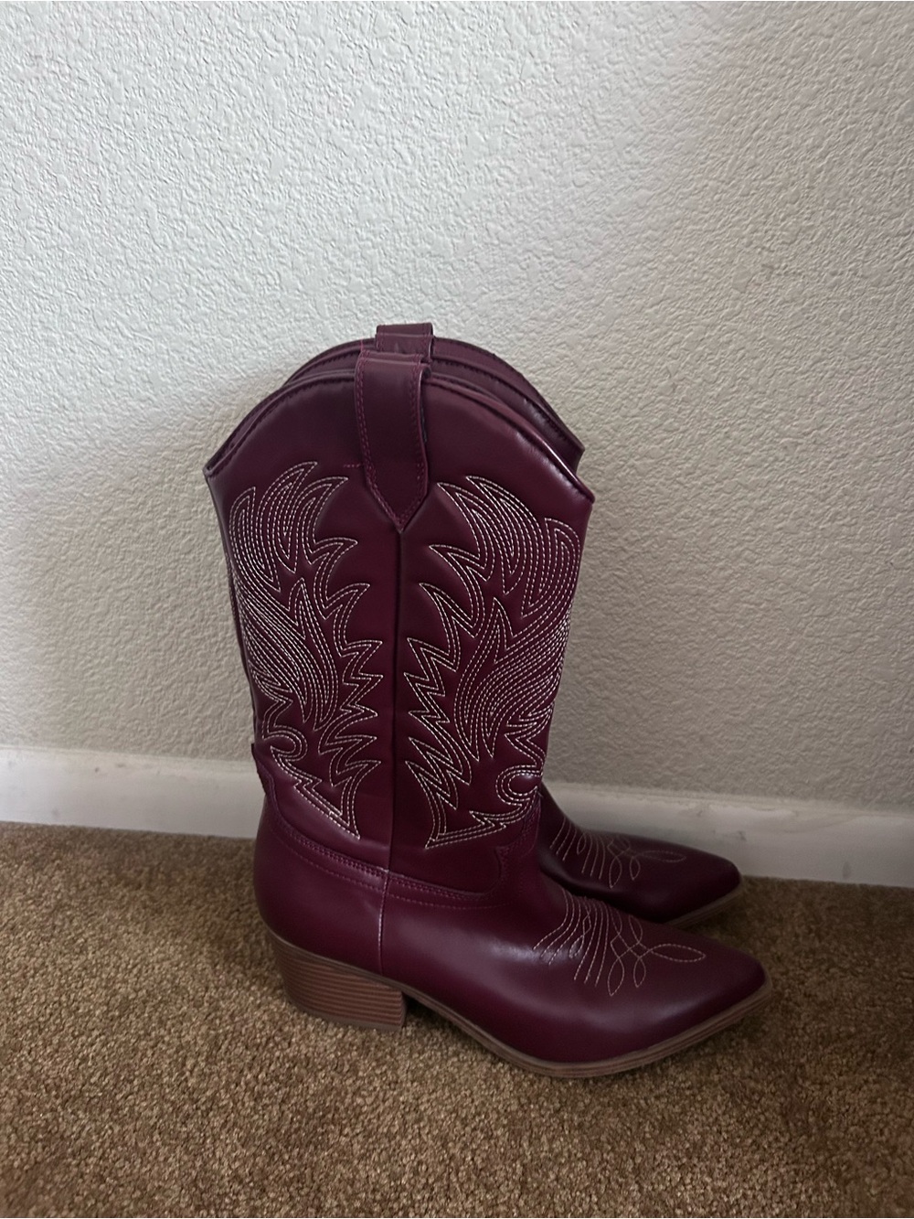 Women’s Burgundy Western Cowboy Boots - Stylish Stitch Detailing
